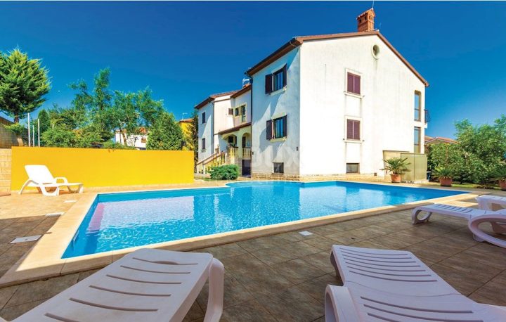 House for sale 500 m² – Banjole