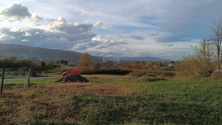Pozemok na predaj 952 m² – Tounj