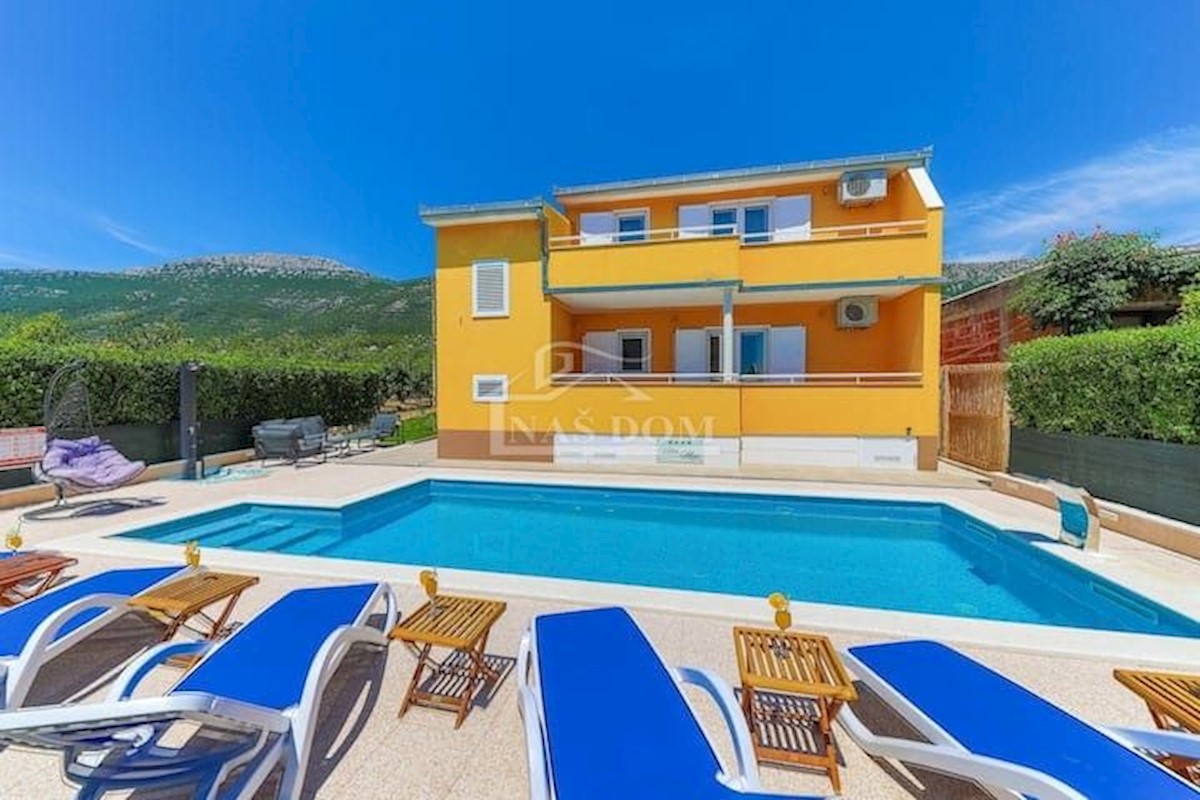 Casa In vendita - SPLITSKO-DALMATINSKA KAŠTELA