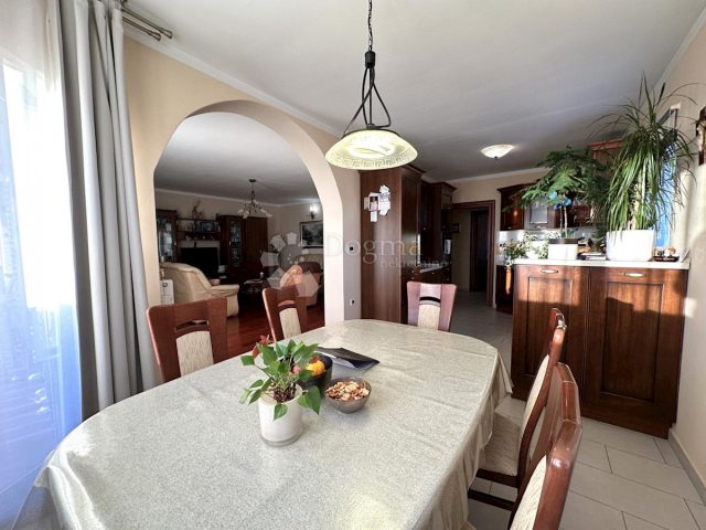 Kuća na prodaju 399 m² – Kostrena