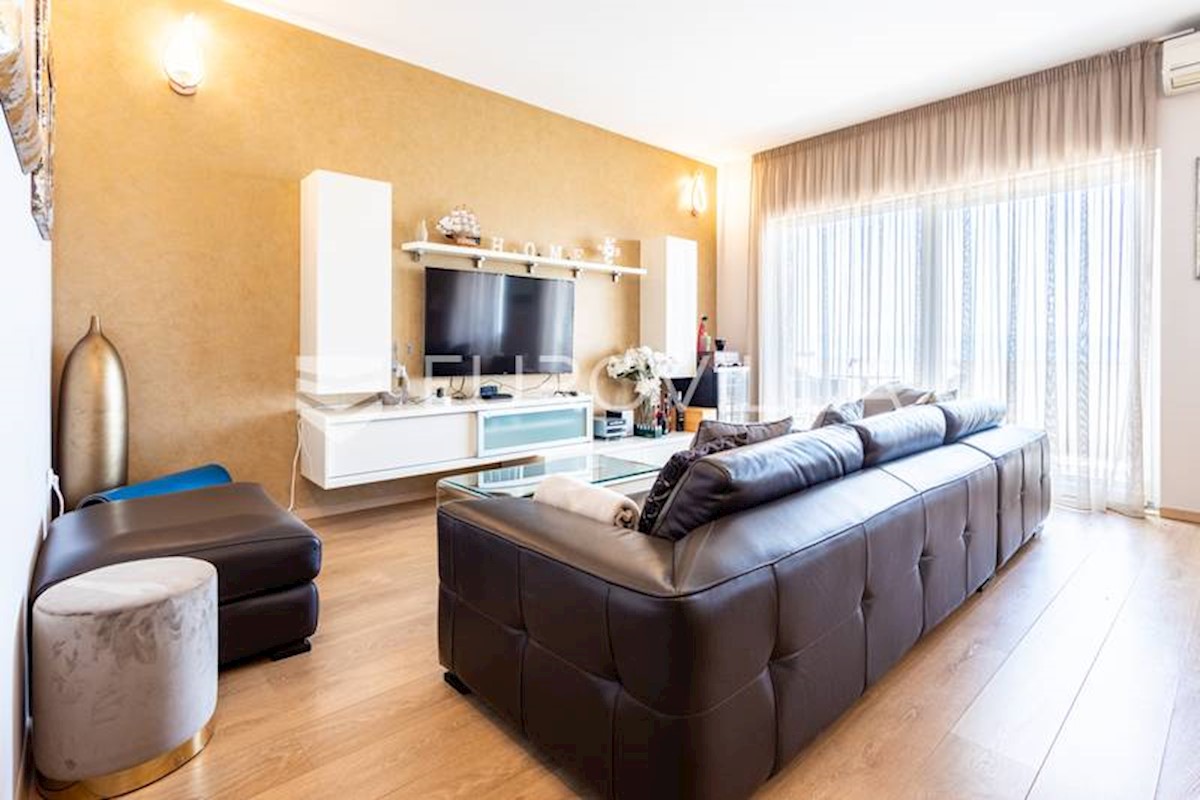 Flat For rent - SPLITSKO-DALMATINSKA SPLIT