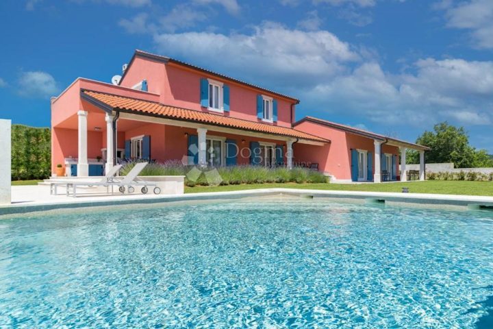 Kuća na prodaju 283 m² – Motovun