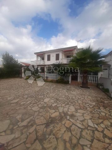 Dům na prodej 214 m² – Vir