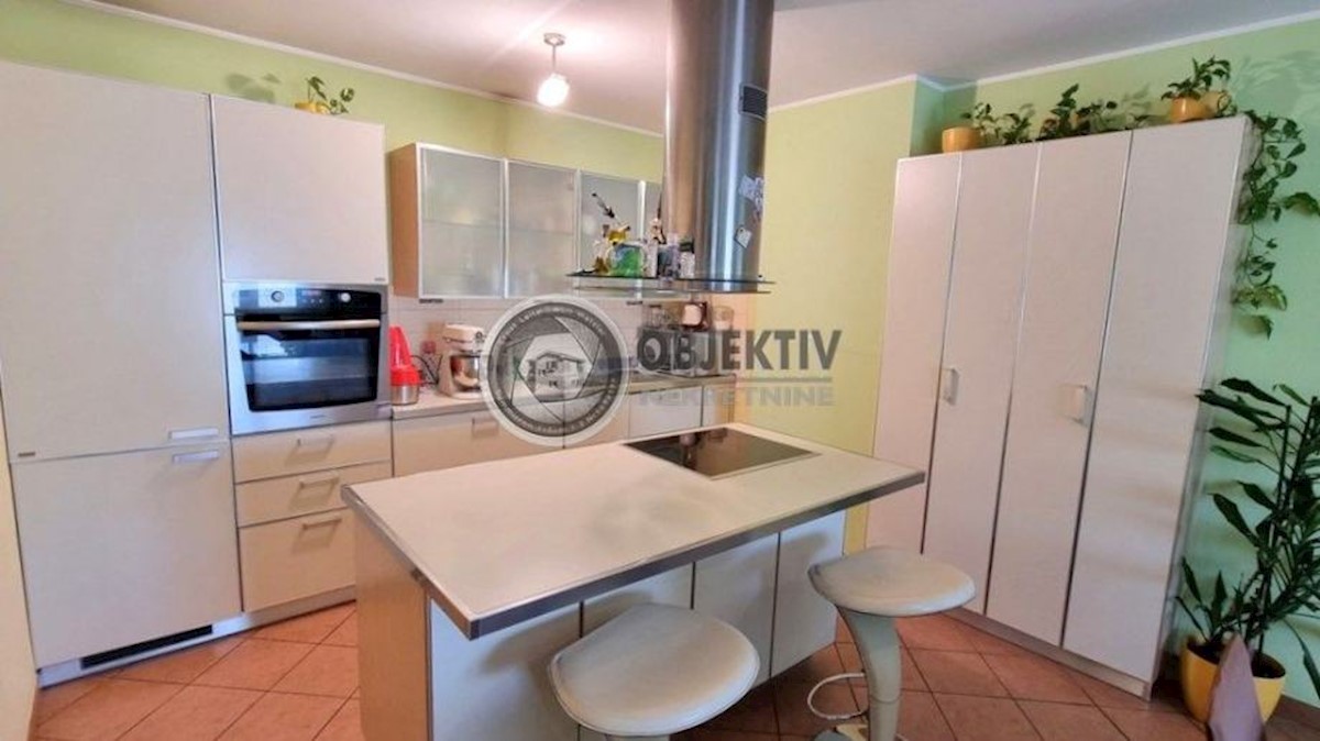 Apartment Zu verkaufen - SPLITSKO-DALMATINSKA SPLIT