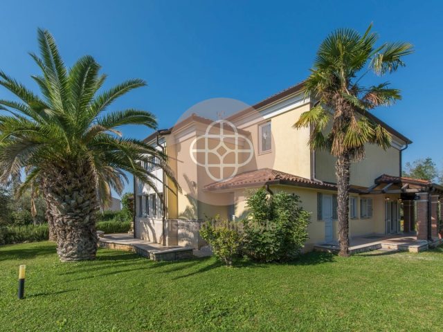 Kuća na prodaju 450 m² – Poreč
