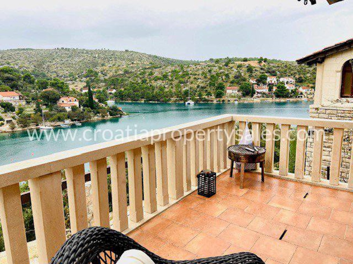 House For sale - SPLITSKO-DALMATINSKA BRAČ