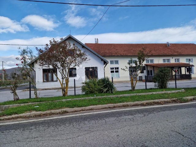 Hiša na predaj 800 m² – Ličko Lešće