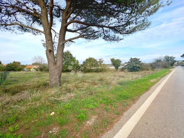 Terrain à louer 716 m² – Pomer