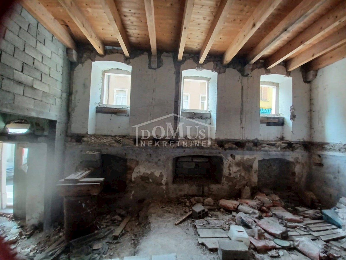 Casa In vendita - ŠIBENSKO-KNINSKA DRNIŠ