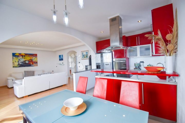 Stan na prodaju 173 m² – Ičići