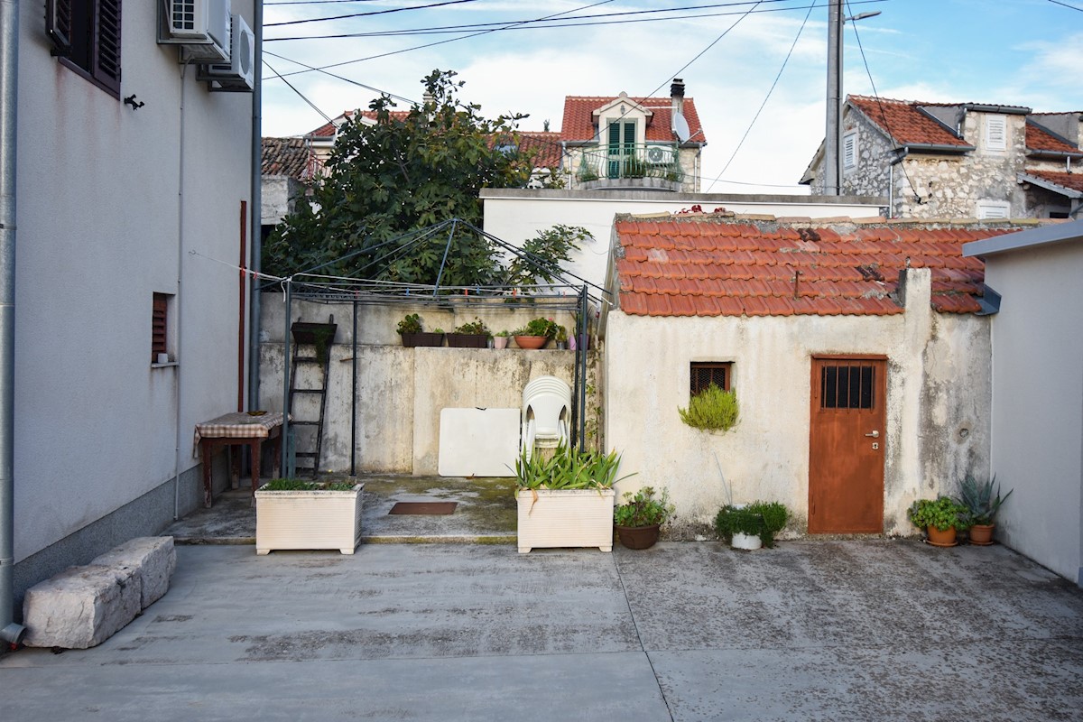 Haus Zu verkaufen - ŠIBENSKO-KNINSKA ŠIBENIK