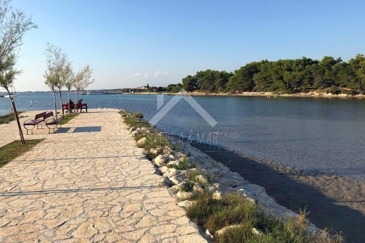 Terrain à vendre 696 m² – Zaton