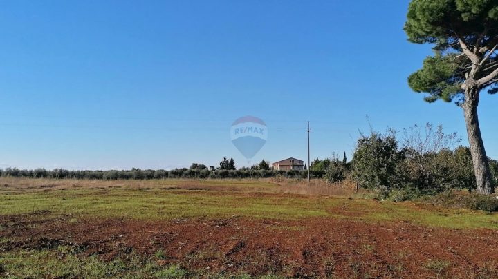Zemljište na prodaju 1180 m² – Kaštelir