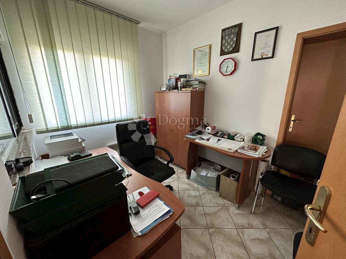 Business premises For rent - PRIMORSKO-GORANSKA BAKAR