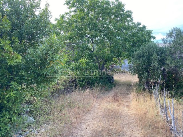 Zemljište na prodaju 2040 m² – Nerezine
