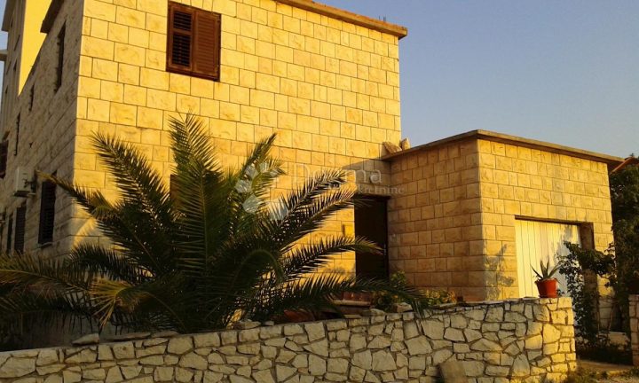 Casa in vendita 220 m² – Supetar