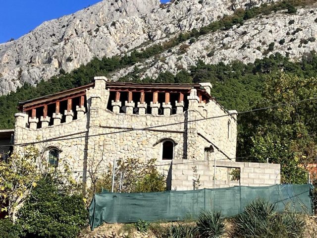 Kuća na prodaju 270 m² – Omiš