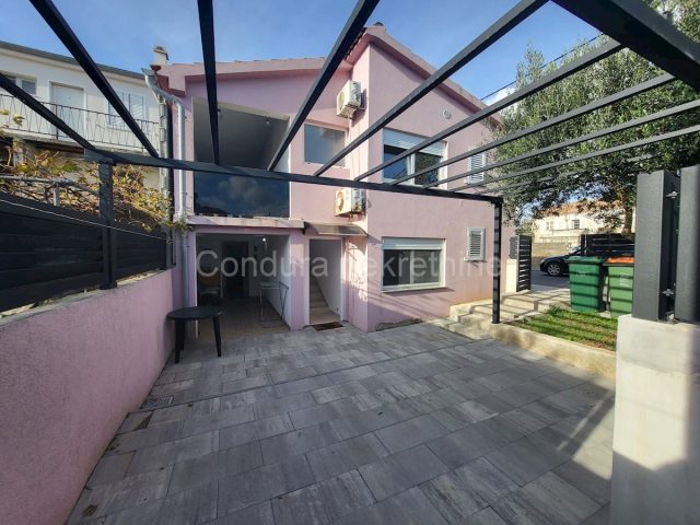 Kuća na prodaju 135 m² – Vrsi