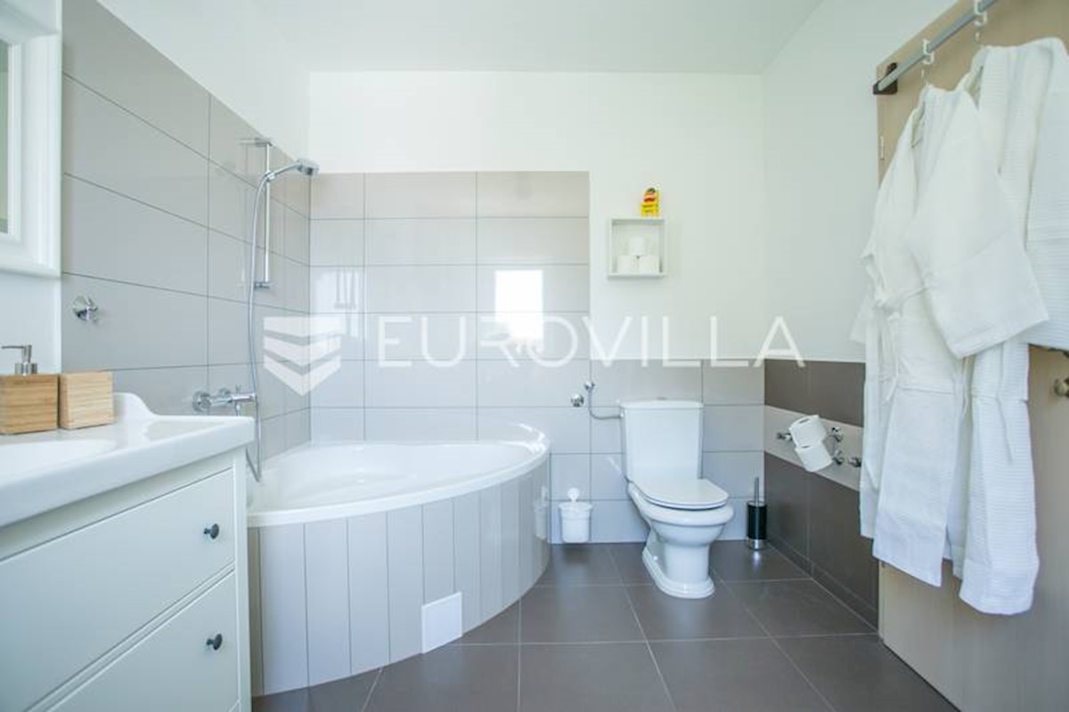 House For rent - SPLITSKO-DALMATINSKA TROGIR