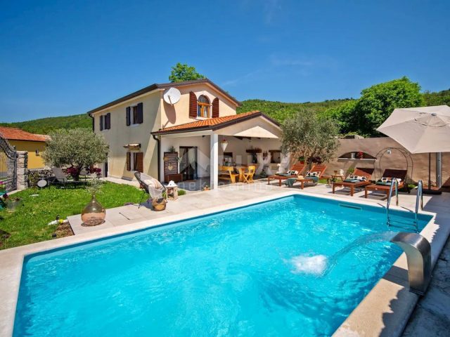 Maison à vendre – Lupoglav