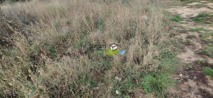 Parcela na predaj 655 m² – Pula