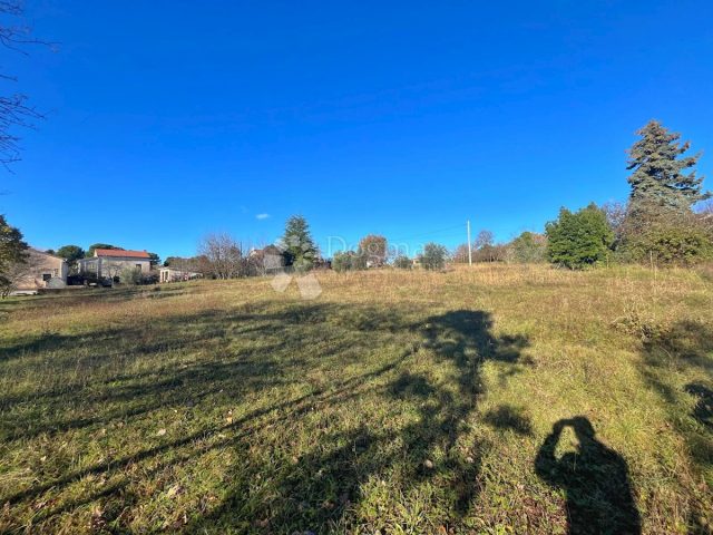 Land for sale 681 m² – Višnjan