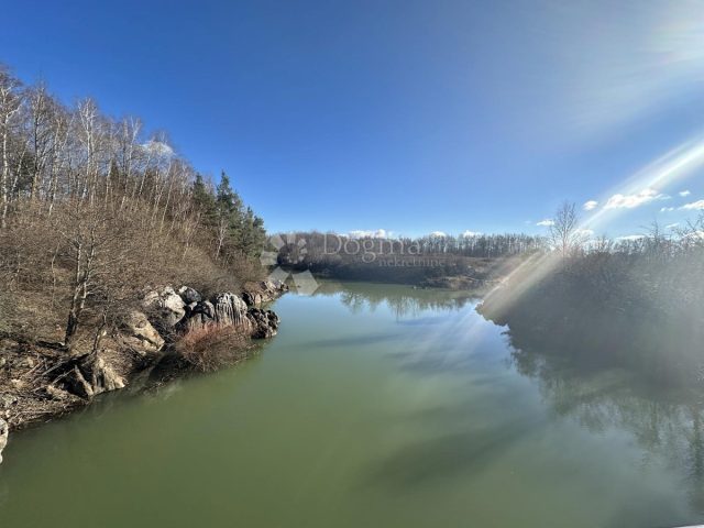 Działka na sprzedaż 66332 m² – Veliki Žitnik