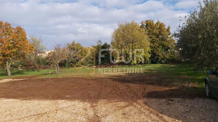 Zemljište na prodaju 851 m² – Kaštelir
