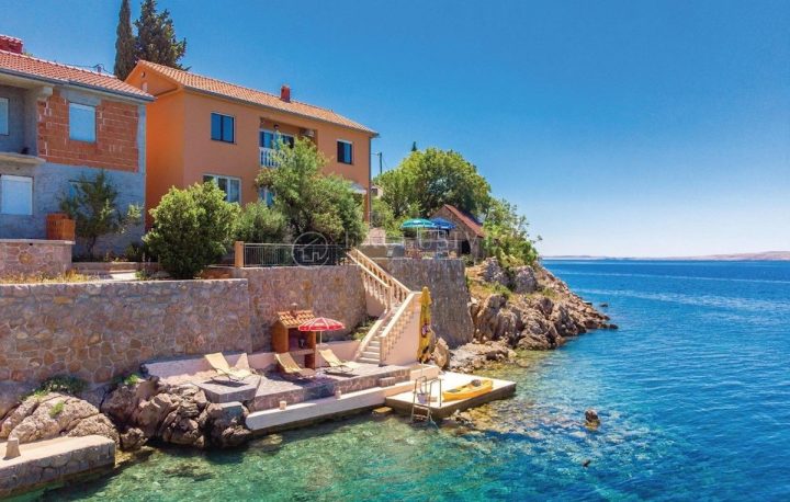 House for sale 155 m² – Karlobag