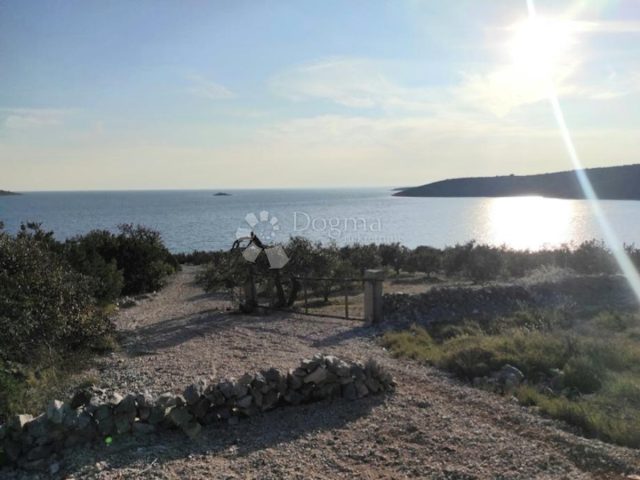 Land for sale 1765 m² – Vinišće