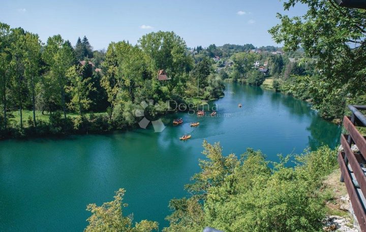 Land for sale 1700 m² – Duga Resa