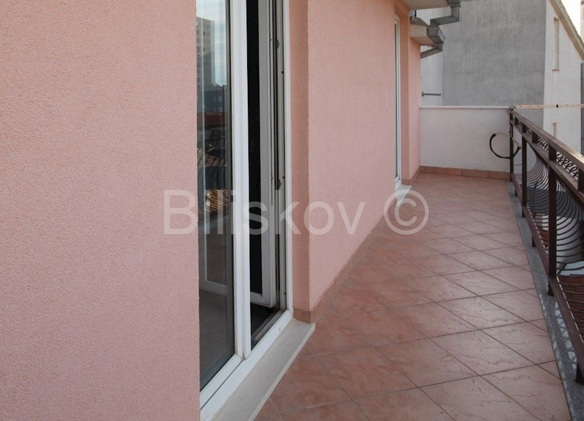 Maison À vendre - SPLITSKO-DALMATINSKA SPLIT