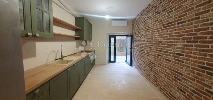 Kuća na prodaju – Privlaka