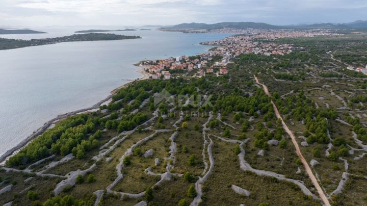 Działka na sprzedaż 16000 m² – Vodice
