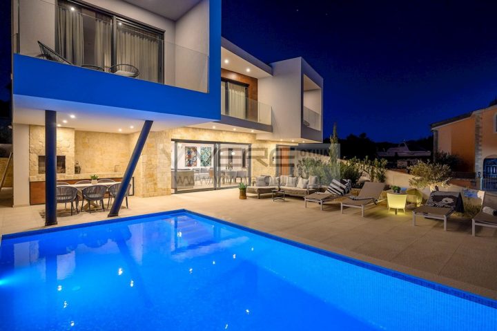 House for sale 220 m² – Ražanj