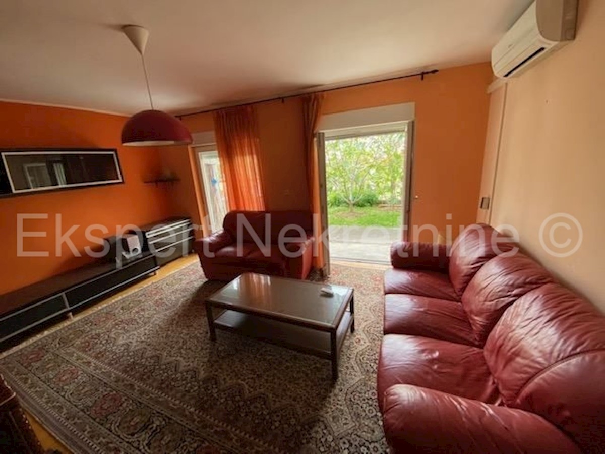 House For sale - SPLITSKO-DALMATINSKA PODSTRANA