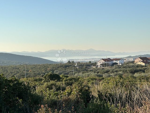 Land for sale 1664 m² – Debeljak