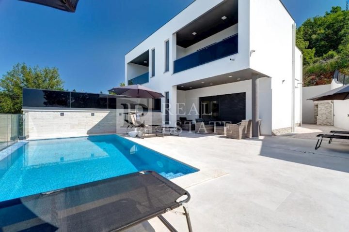 Hiša na predaj 223 m² – Dramalj