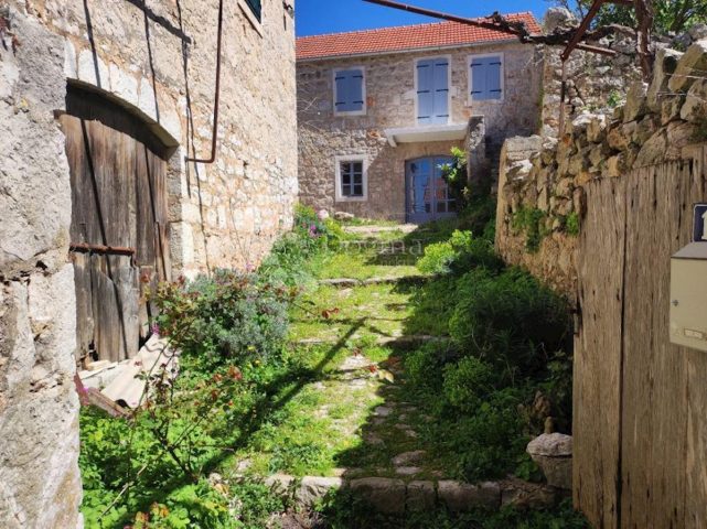 Hiša na predaj 51 m² – Vrisnik