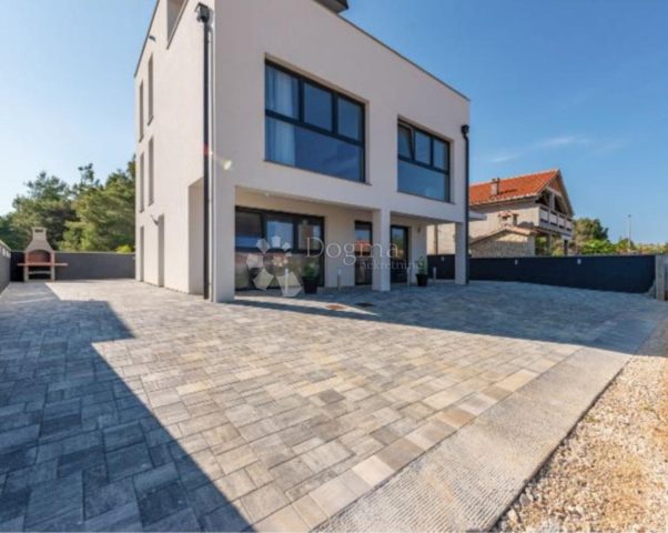 Dom na sprzedaż 250 m² – Vir