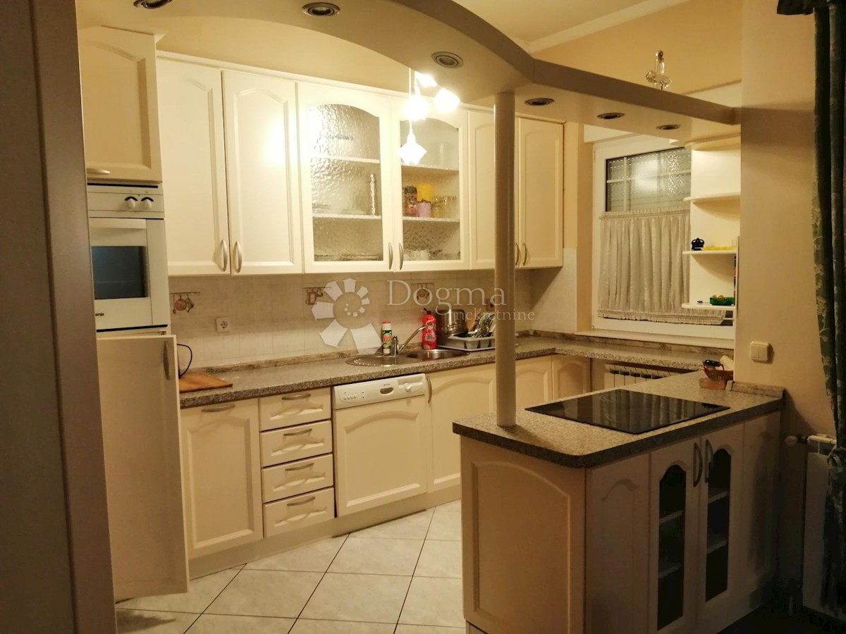 Haus Zu verkaufen - SISAČKO-MOSLAVAČKA KUTINA