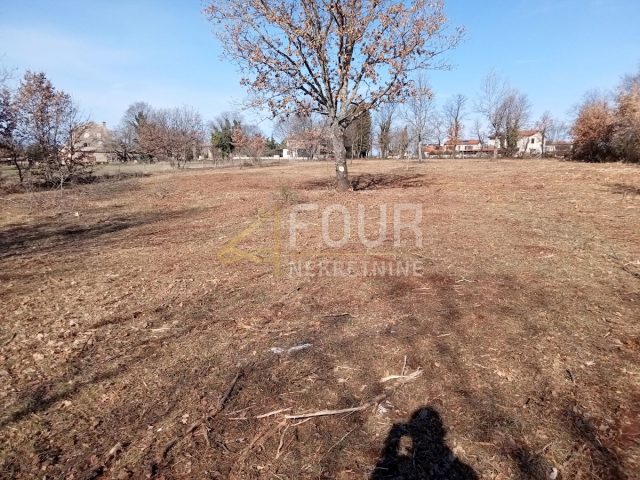 Land for sale 1080 m² – Višnjan
