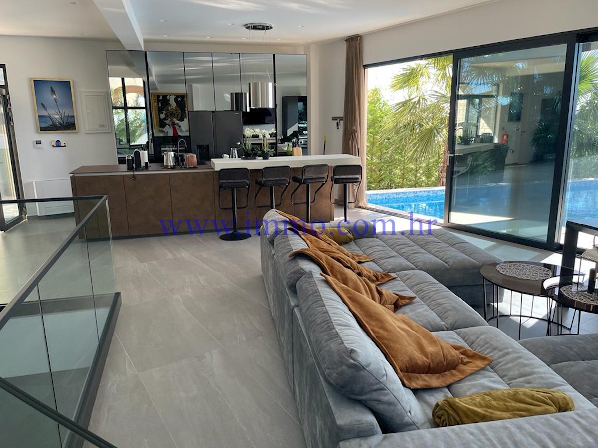 Casa In vendita - SPLITSKO-DALMATINSKA ČIOVO