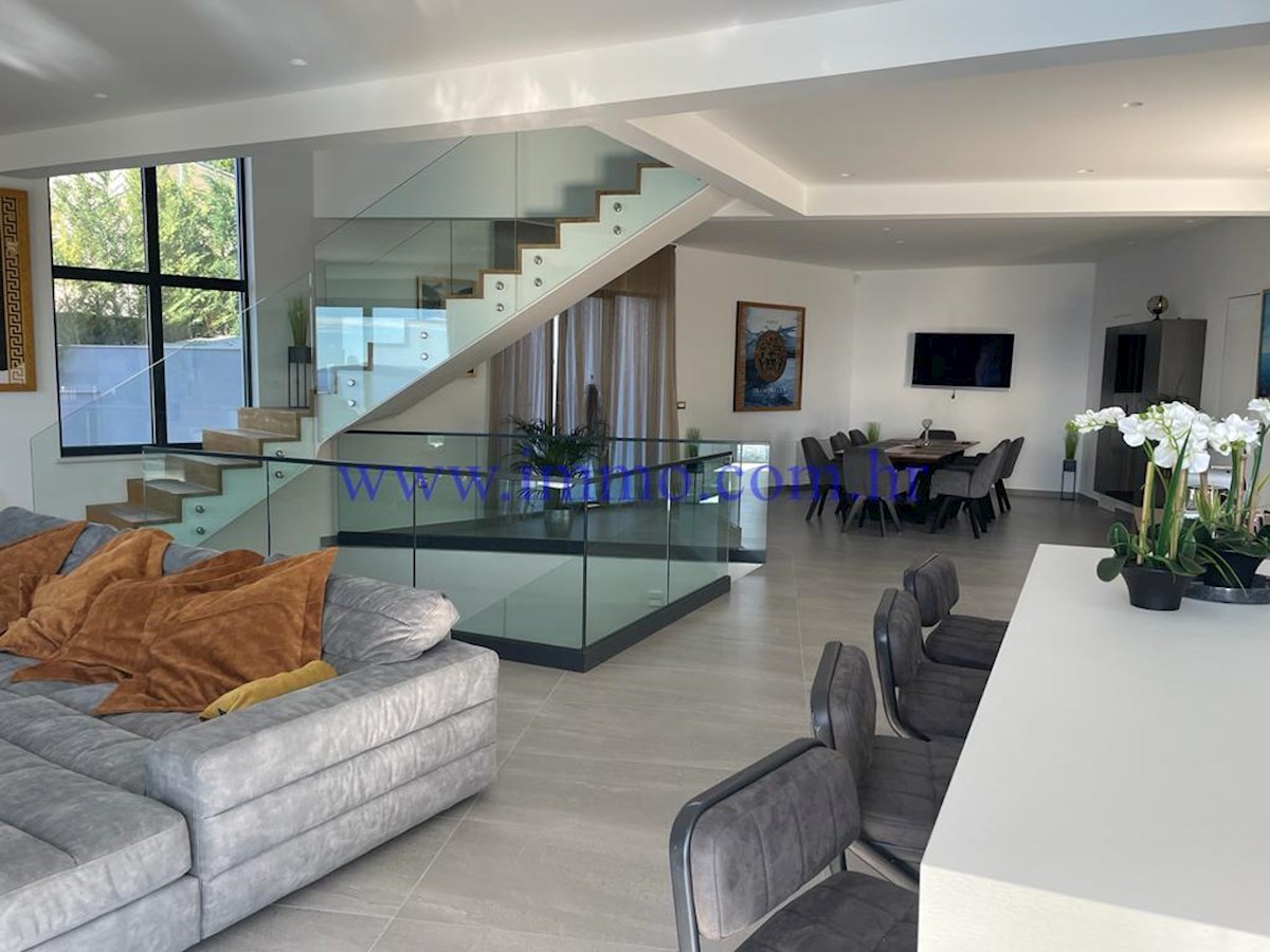 Casa In vendita - SPLITSKO-DALMATINSKA ČIOVO