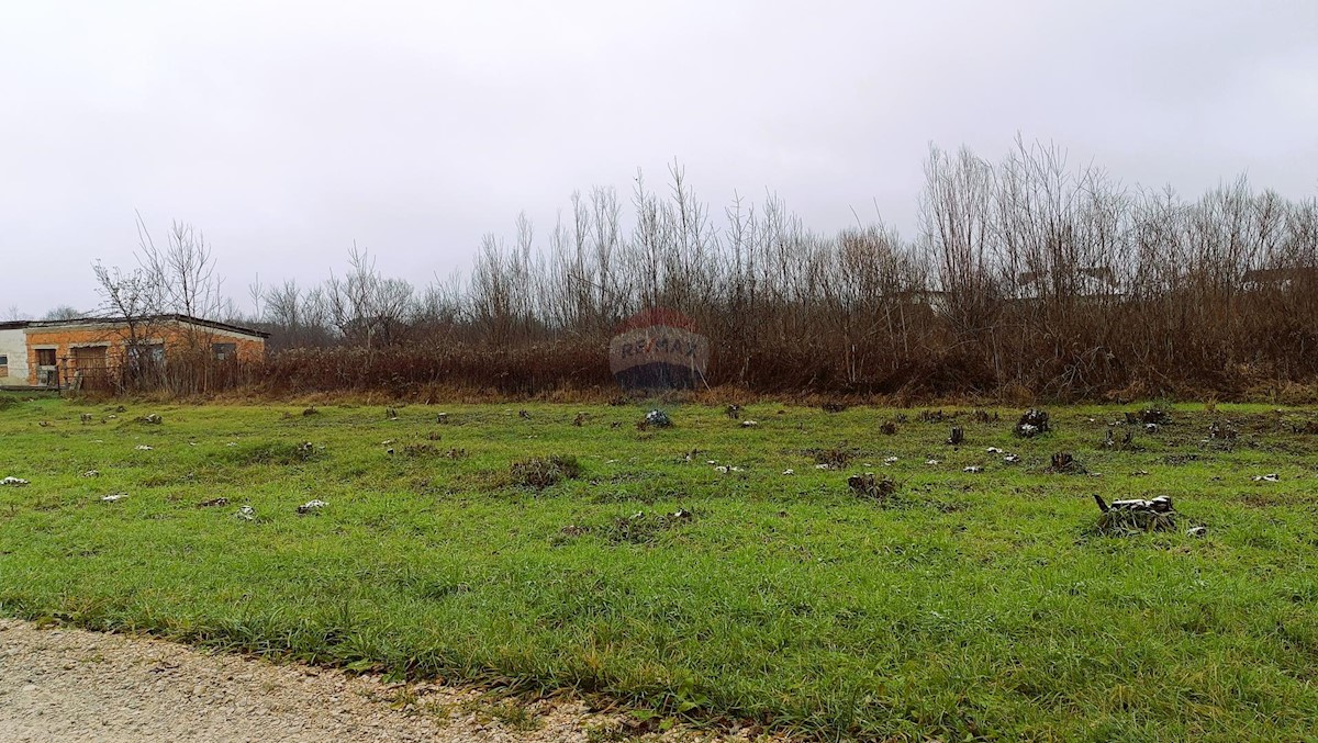 Terreno In vendita - KARLOVAČKA KARLOVAC