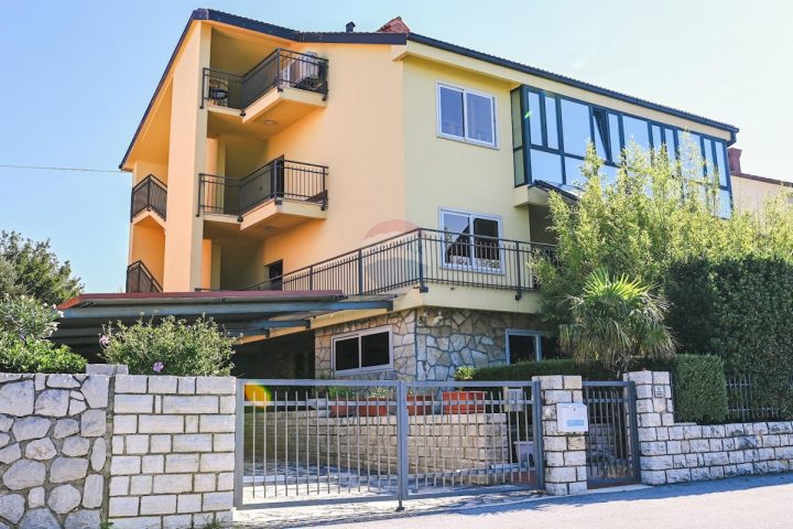 Kuća na prodaju 400 m² – Kraljevica