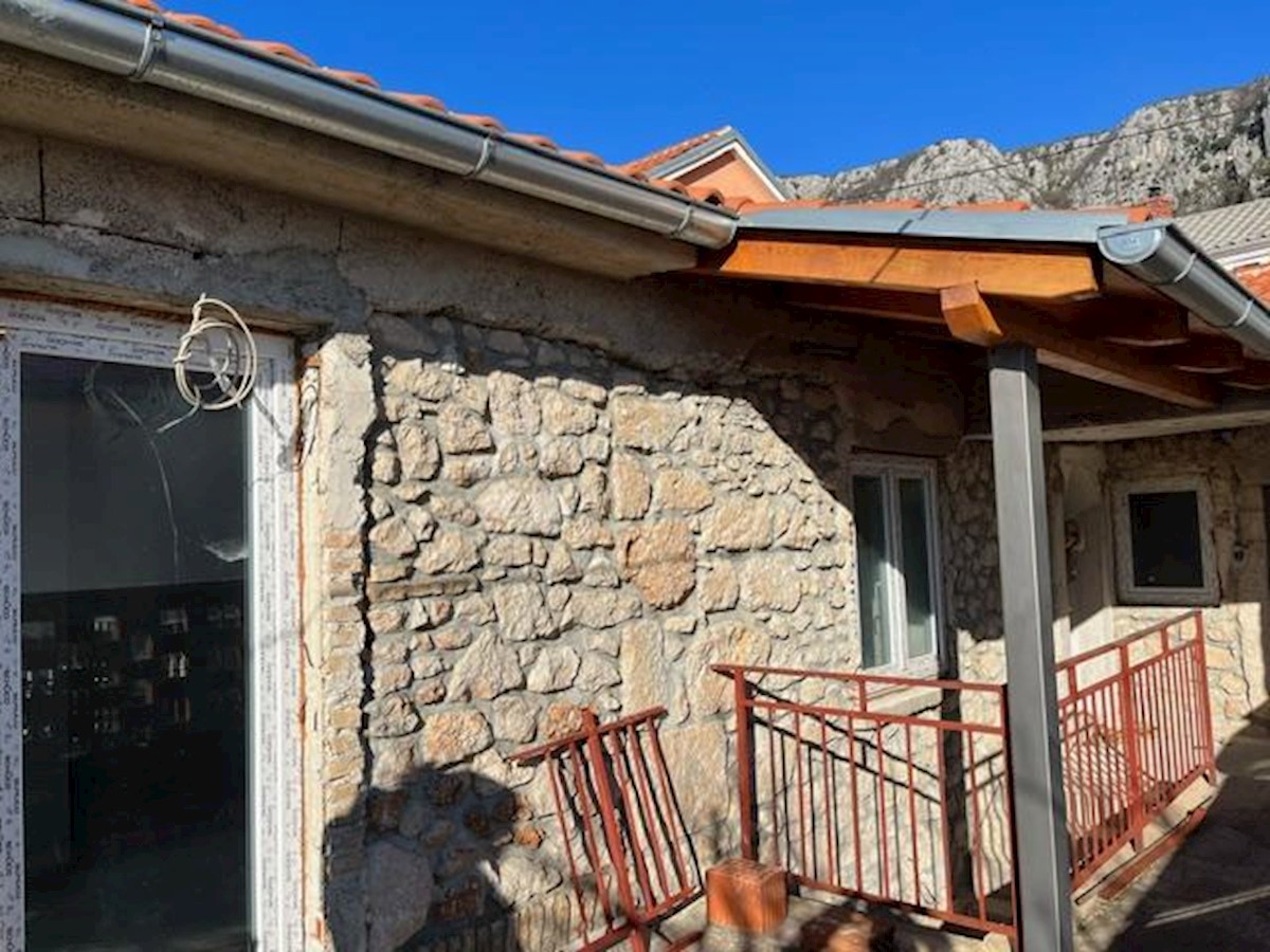 Hiša Na predaj - PRIMORSKO-GORANSKA VINODOLSKA OPĆINA