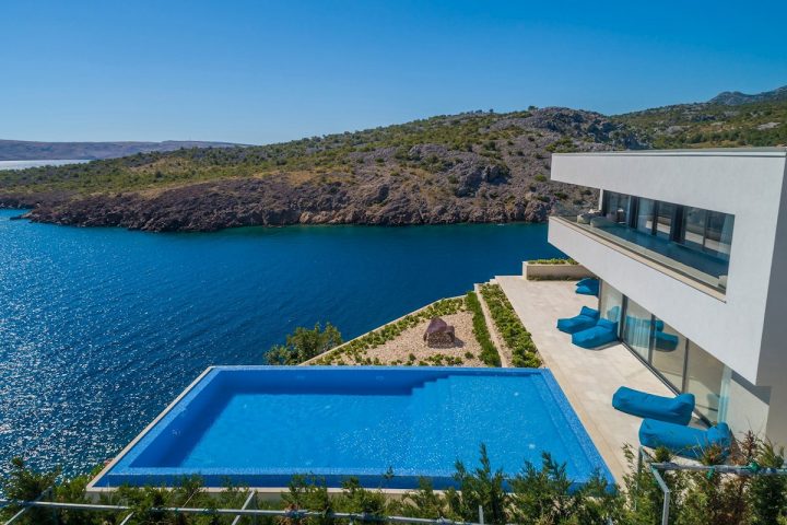 House for sale 340 m² – Karlobag