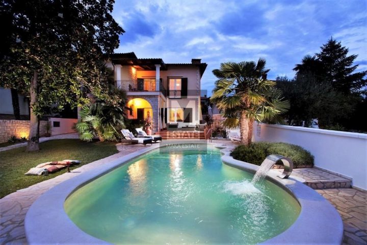 Casa in vendita 400 m² – Umag