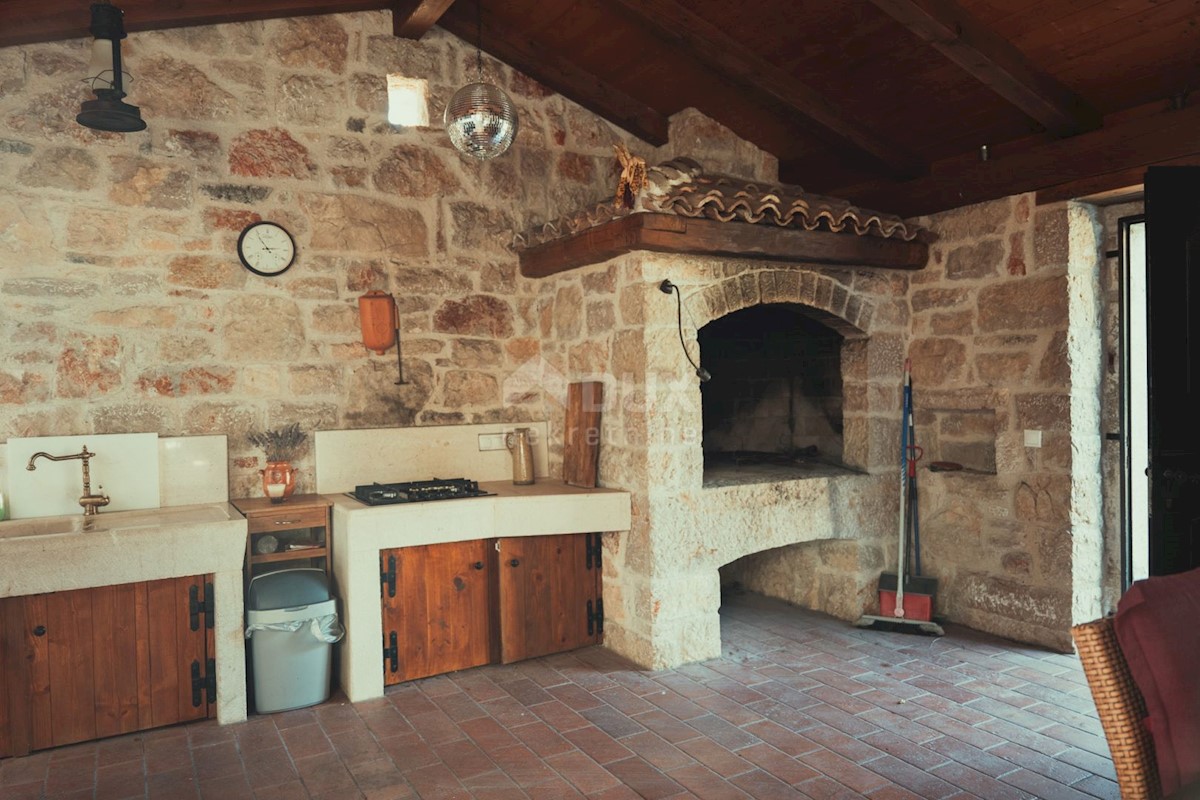 Hiša Na predaj - PRIMORSKO-GORANSKA VINODOLSKA OPĆINA
